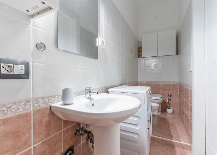 Casa Letizia - 5 Stops From The Duomo アパート