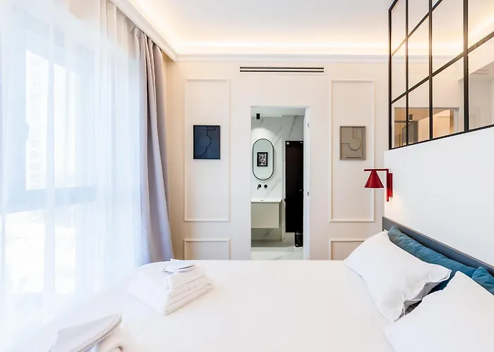 Lumen - Skyline View Attic 아파트 *