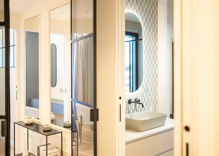 Lumen - Skyline View Attic *