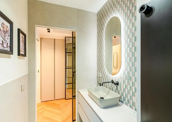 Lumen - Skyline View Attic