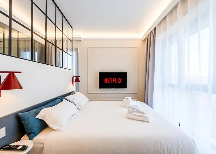 Lumen - Skyline View Attic *