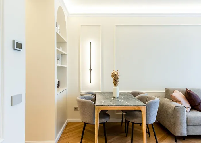 Lumen - Skyline View Attic