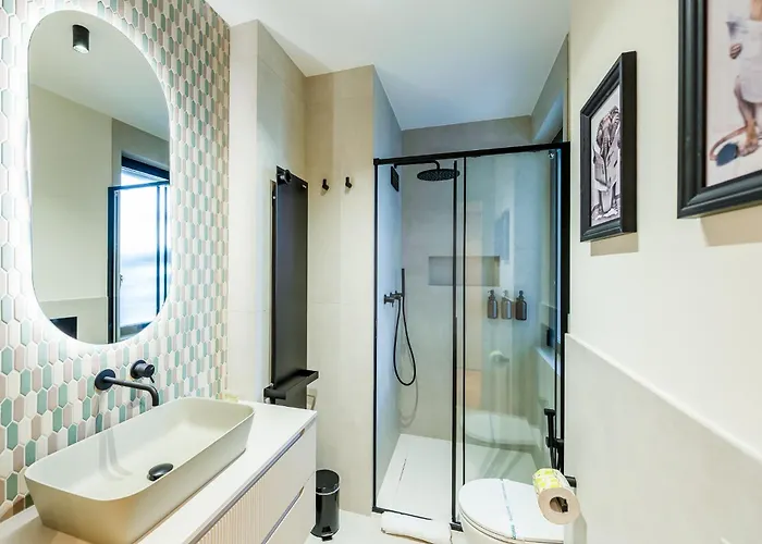 Lumen - Skyline View Attic