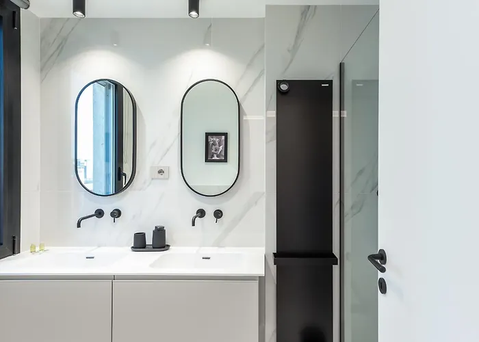 Lumen - Skyline View Attic 아파트 *