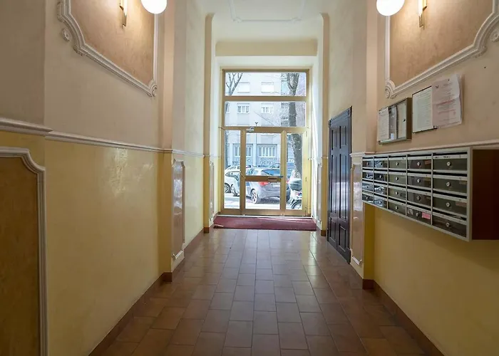 Apartment Arts At Argonne Milan