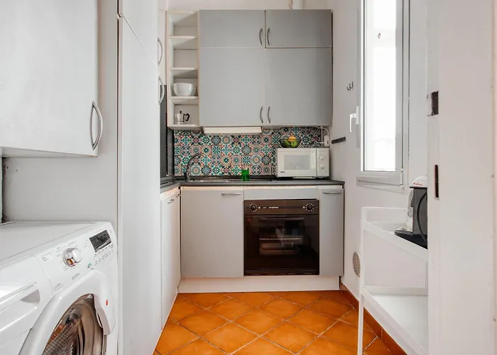 Deltico; 4 Guests In Washington Area Milan