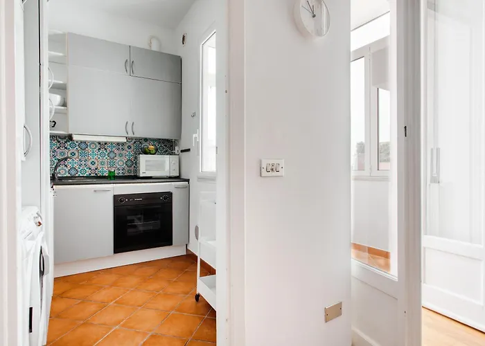 Deltico; 4 Guests In Washington Area * Milan