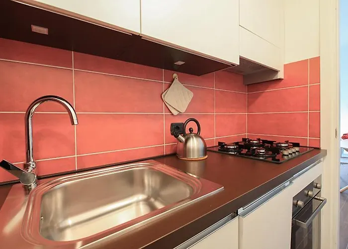 Economico E Strategico A Quattro Fermate Da Piazza Duomo Milano