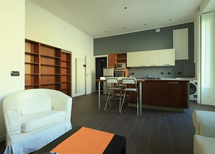 Economico E Strategico A Quattro Fermate Da Piazza Duomo