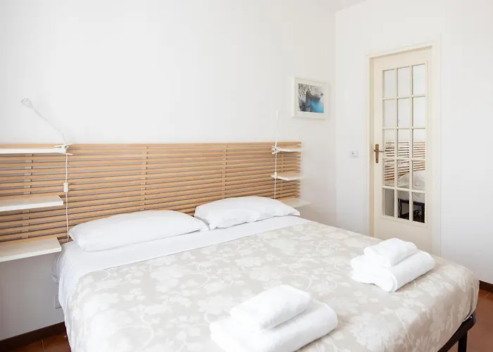 Just Urban - Bright 1br 5 Floor In The Center - Metro M2 And M4 Apartmán *