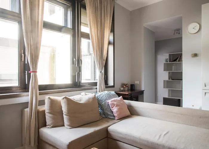 Youhosty - De Angeli * מילאנו