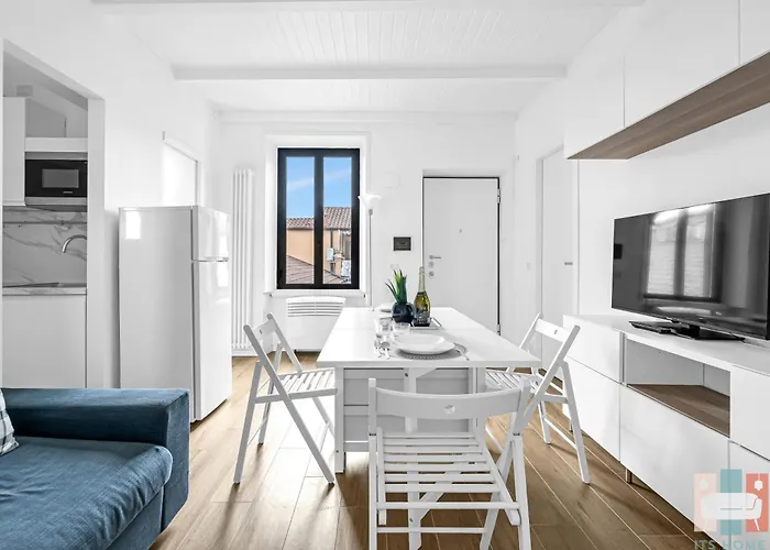 Lo3 • Navigli Chic •