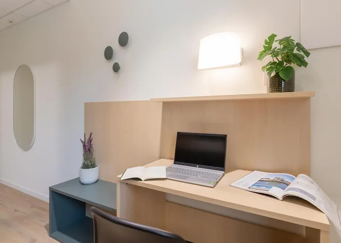 Well-located Campus Near Park