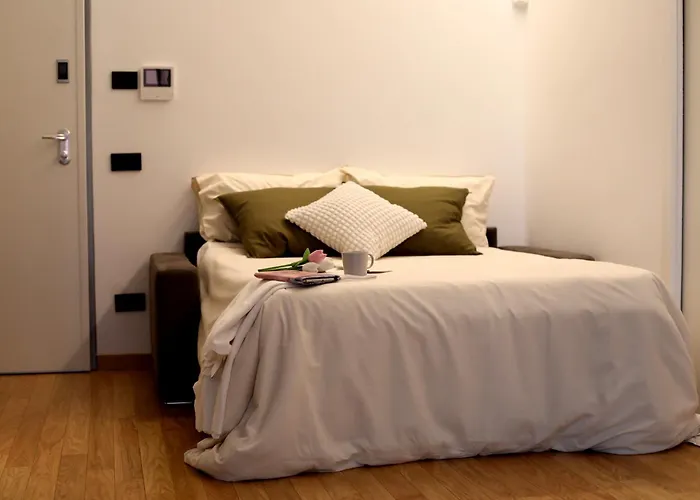 Hostmate - - Pistrucci Милан