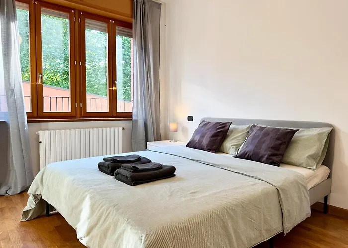 Spacious 2-bedroom With Large Terrace Apartman *