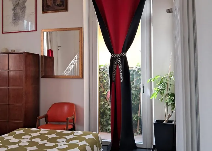 בית אירוח With A Garden