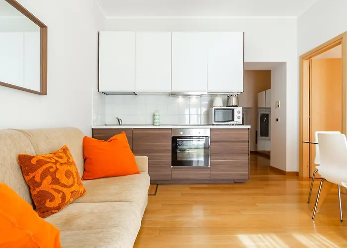 Youhosty - Arco Della Pace *