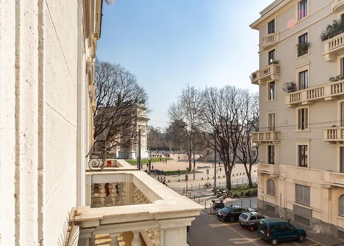 Youhosty - Arco Della Pace Daire