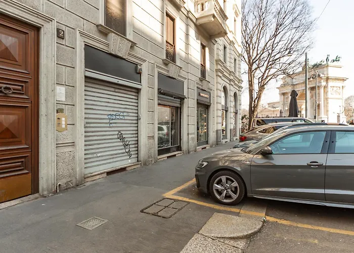 Youhosty - Arco Della Pace *