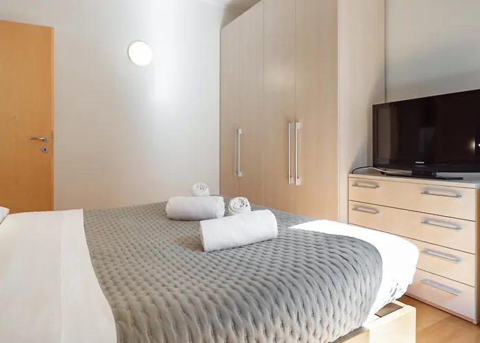 Daire Youhosty - Arco Della Pace *