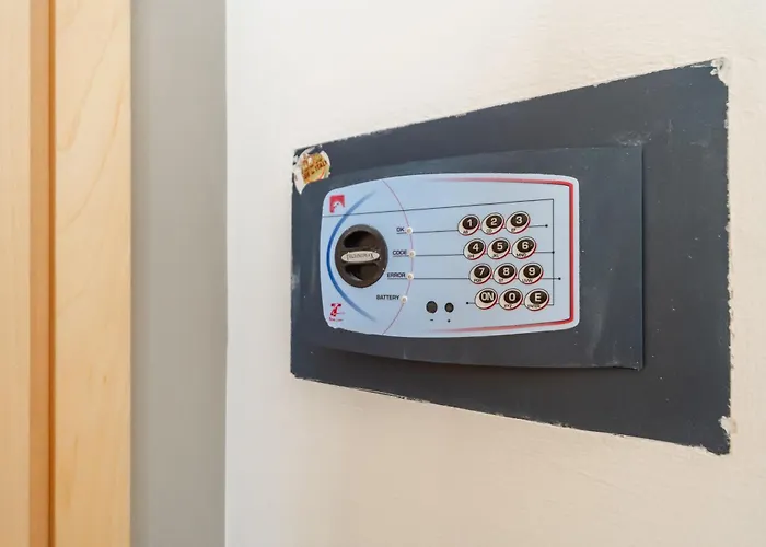 Youhosty - Arco Della Pace Daire *