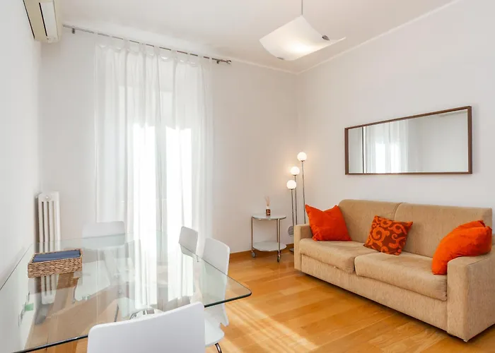 Youhosty - Arco Della Pace Daire