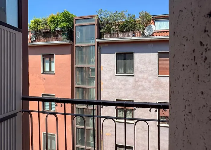 The Golden Floor - New Bright Milán