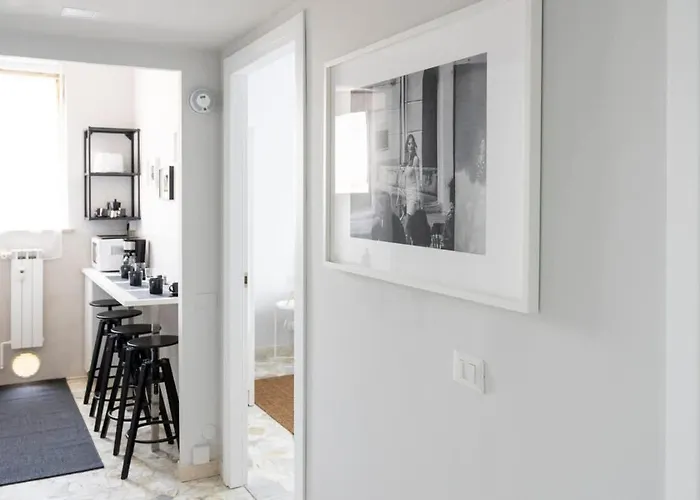 Contrasti - Black & White 밀라노