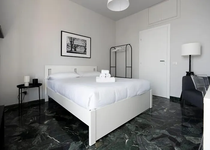 Contrasti - Black & White 아파트 밀라노