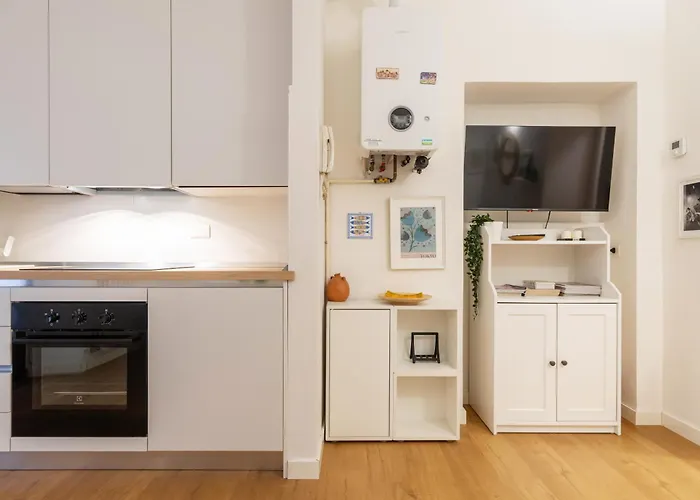 Quiet Only A Few Steps Away From Mm Ptvenezia * ميلان