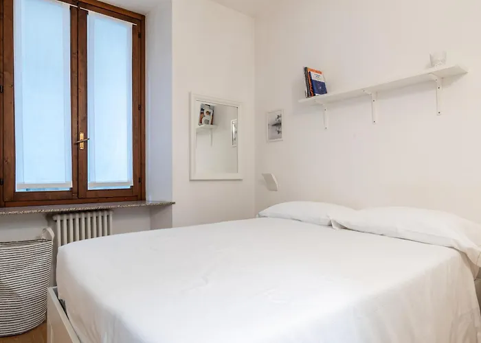 Quiet Only A Few Steps Away From Mm Ptvenezia * ميلان