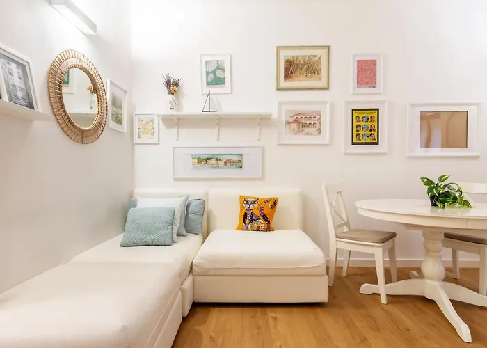 Quiet Only A Few Steps Away From Mm Ptvenezia