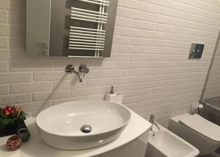 Daire Cozy In Paolo Sarpi With Balcony *