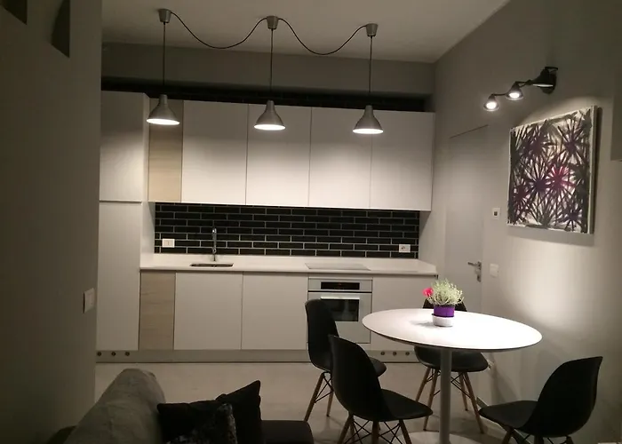 Daire Cozy In Paolo Sarpi With Balcony Milano