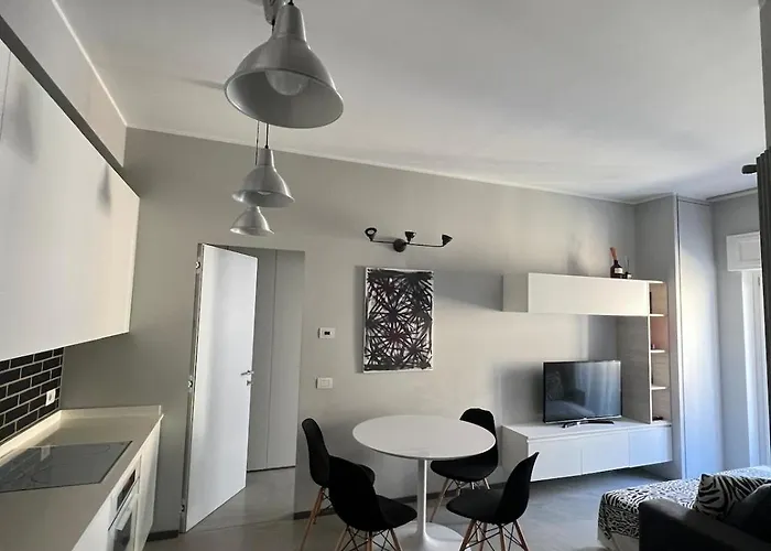 Daire Cozy In Paolo Sarpi With Balcony *