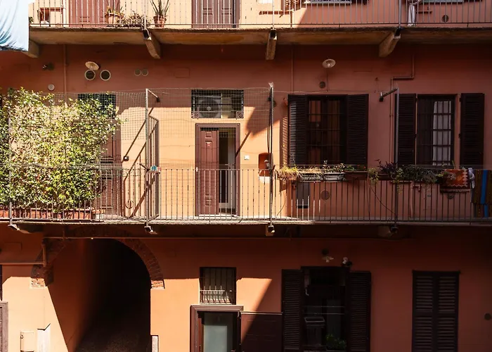 Youhosty - Nido Sui Navigli *