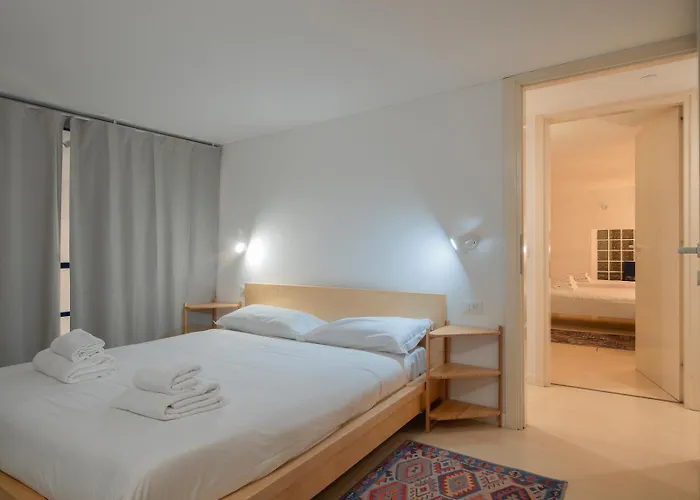 I-host - Ausonio 16 * Milano