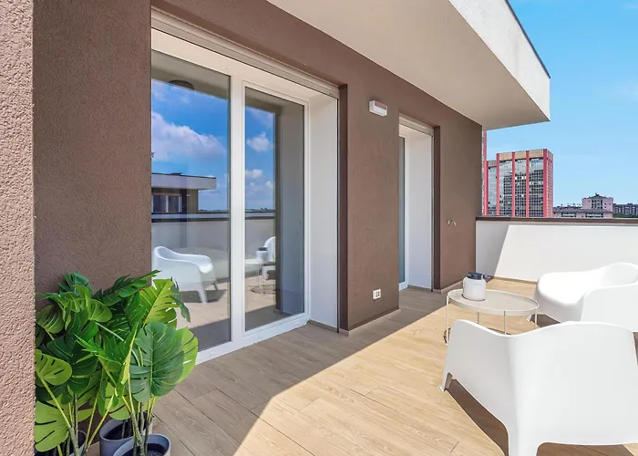 Airy With Balcony & Garage By Ndp Rent *