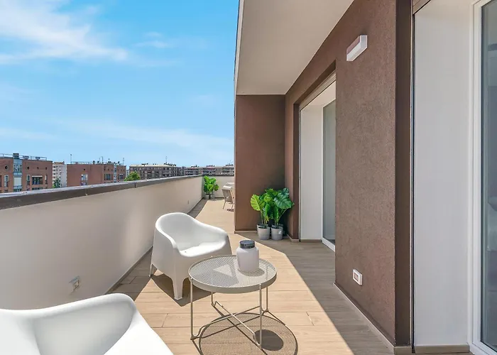 Airy With Balcony & Garage By Ndp Rent