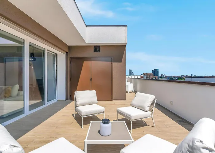 Airy With Balcony & Garage By Ndp Rent 밀라노