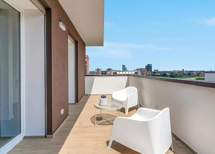 Airy With Balcony & Garage By Ndp Rent