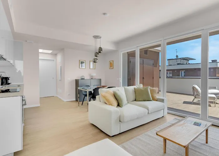 Airy With Balcony & Garage By Ndp Rent