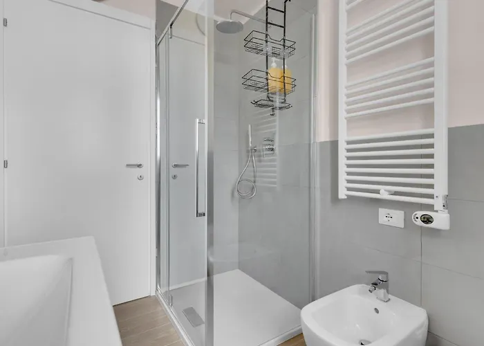 Airy With Balcony & Garage By Ndp Rent