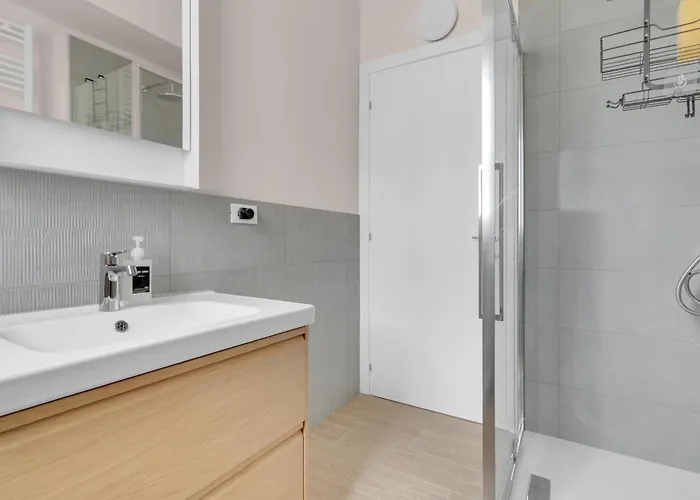 Airy With Balcony & Garage By Ndp Rent Apartament Mediolan