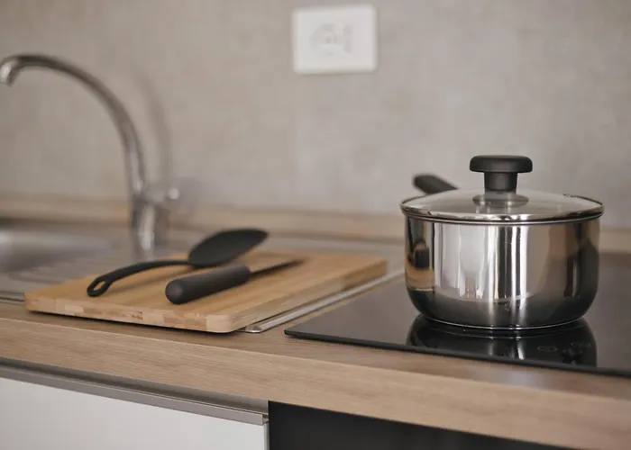 Hostmate - - Doria's Light - Stazione Apartment Milan