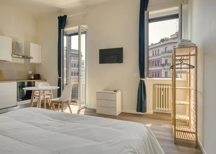 Hostmate - - Doria's Light - Stazione *