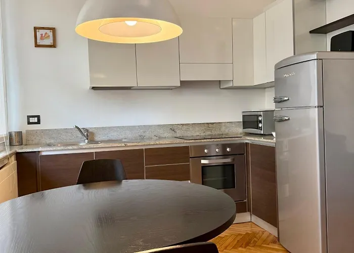 Lr Deluxe - Savoia 3 - Repubblica * Milan