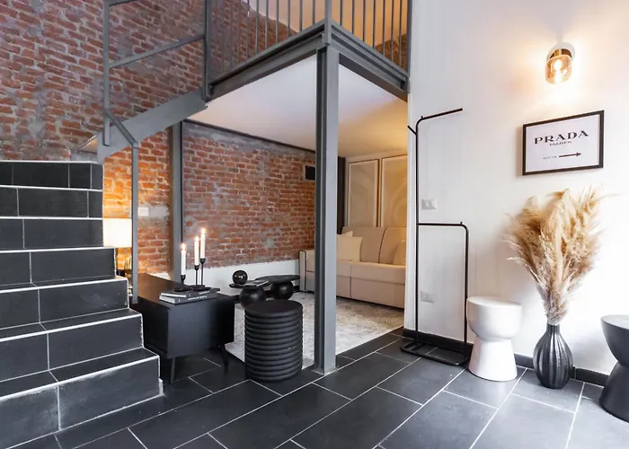 Youhosty - Design Isola ميلان