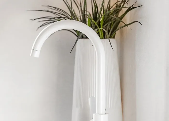 Youhosty - Design Isola ميلان