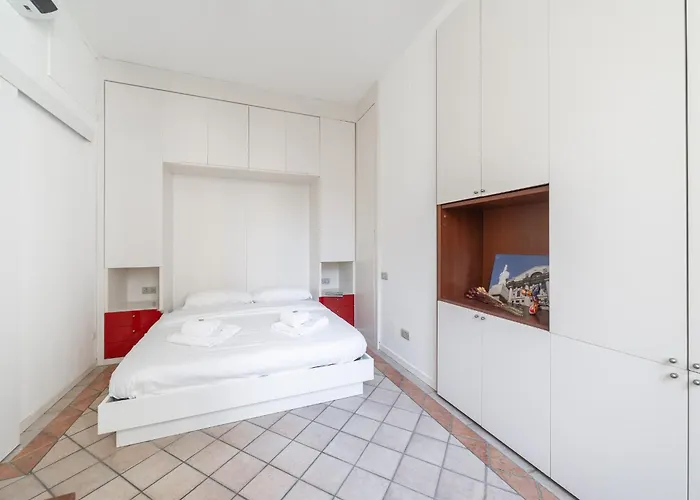 Sunny With Terrace In Center By Rentopolis * Milano